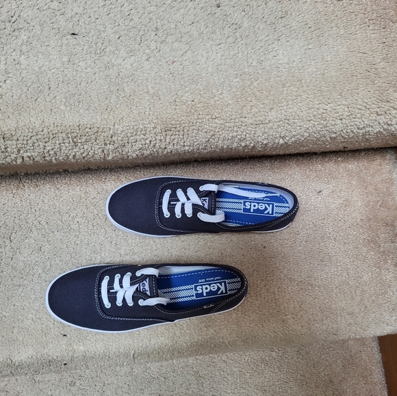 NWOT Navy size 8 Keds! - Picture 2 of 4